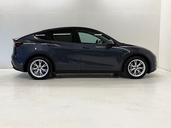 Tesla Model Y 13 of 30