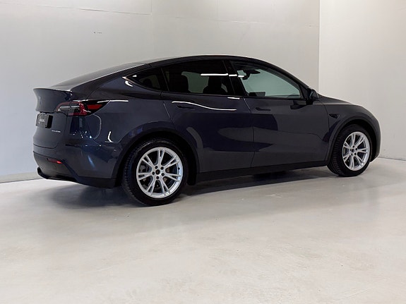 Tesla Model Y 12 of 30