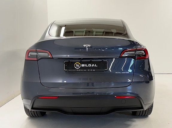 Tesla Model Y 9 of 30