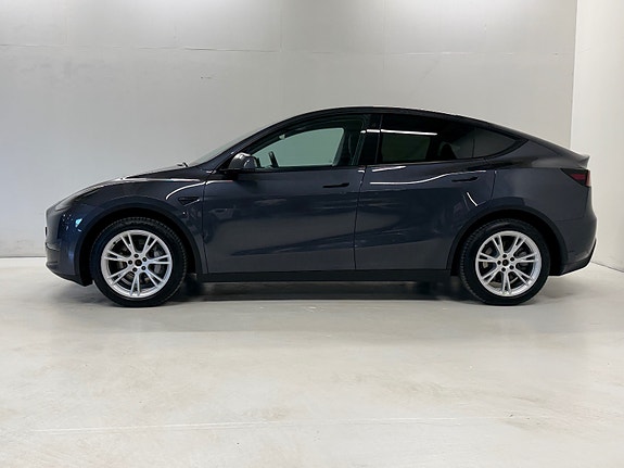 Tesla Model Y 7 of 30