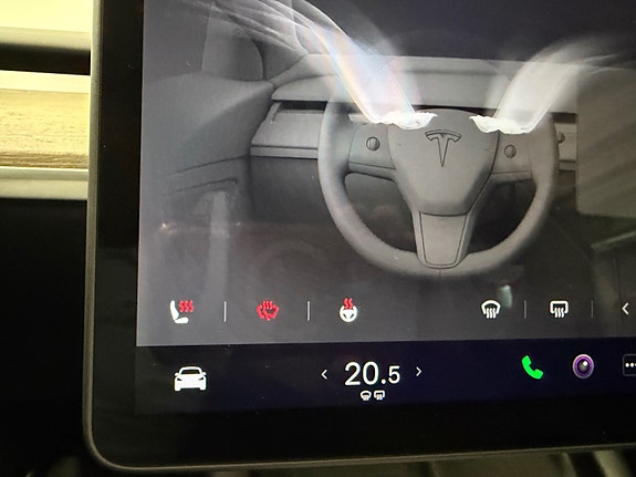 Tesla Model Y 26 of 30