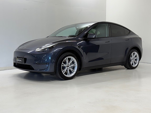 Tesla Model Y 5 of 30