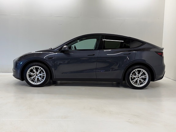 Tesla Model Y 8 of 30