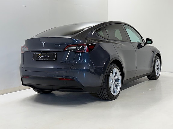Tesla Model Y 10 of 30