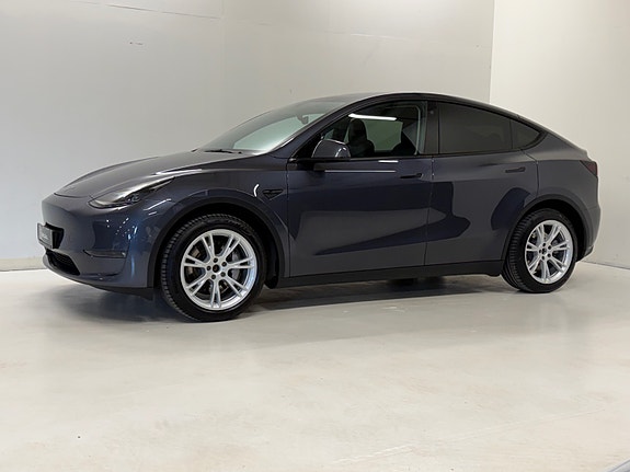 Tesla Model Y 6 of 30