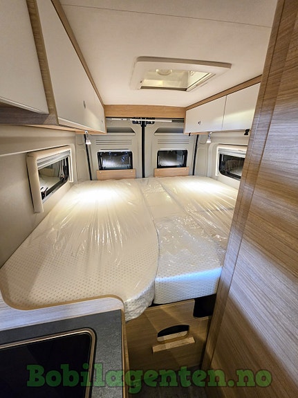 Pössl Road Car R640 / 8-trinns Automat / Adaptiv Cruisekontroll / Digital Dashboard / Langsgående enkle senger +++ 30 of 30