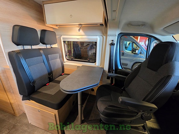 Pössl Road Car R640 / 8-trinns Automat / Adaptiv Cruisekontroll / Digital Dashboard / Langsgående enkle senger +++ 10 of 30