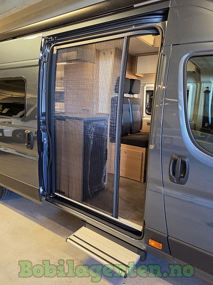 Pössl Road Car R640 / 8-trinns Automat / Adaptiv Cruisekontroll / Digital Dashboard / Langsgående enkle senger +++ 7 of 30