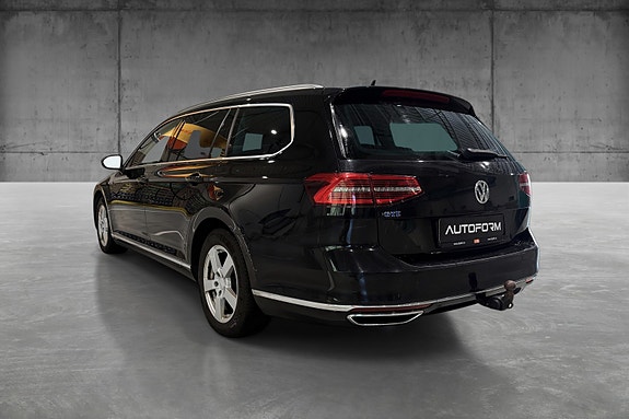 Volkswagen Passat 7 of 23