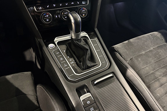 Volkswagen Passat 13 of 23