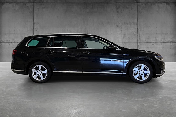 Volkswagen Passat 4 of 23