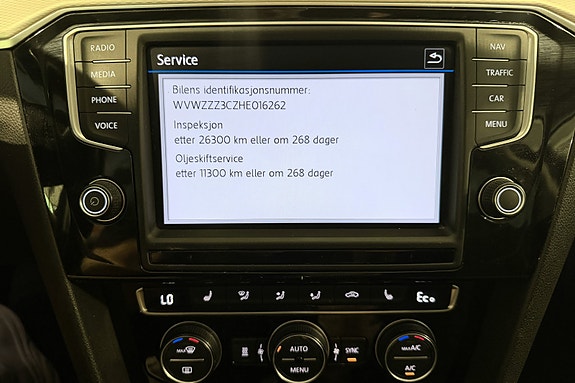 Volkswagen Passat 19 of 23