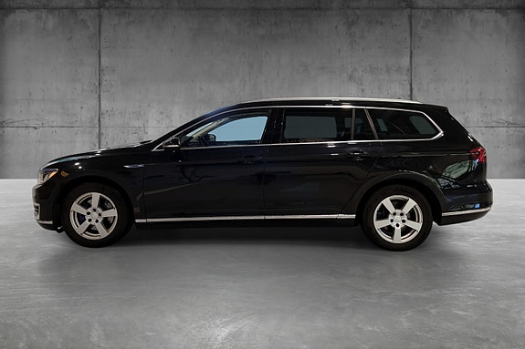 Volkswagen Passat 8 of 23
