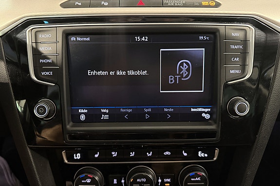 Volkswagen Passat 18 of 23