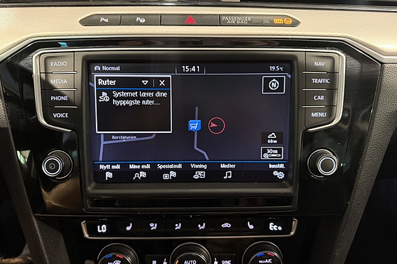 Volkswagen Passat 20 of 23
