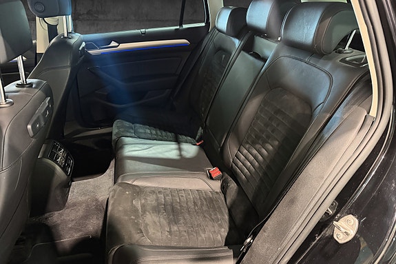 Volkswagen Passat 17 of 23