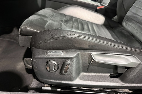 Volkswagen Passat 14 of 23