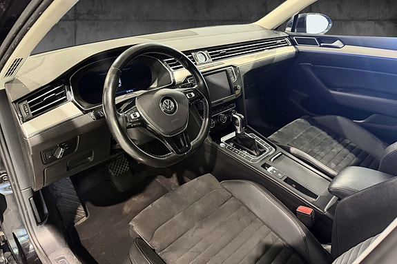 Volkswagen Passat 10 of 23