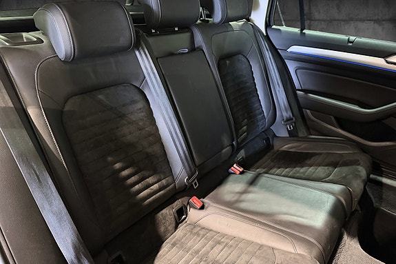 Volkswagen Passat 15 of 23