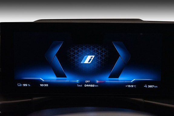 BMW i4 11 of 30