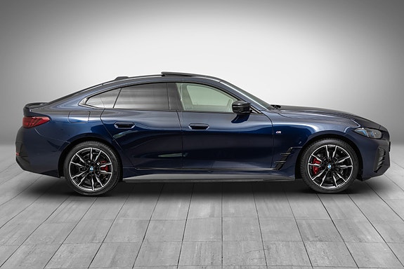 BMW i4 7 of 30
