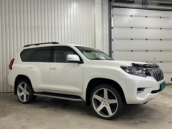 Toyota Land Cruiser 2 of 30