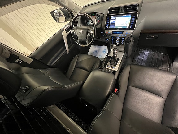 Toyota Land Cruiser 22 of 30