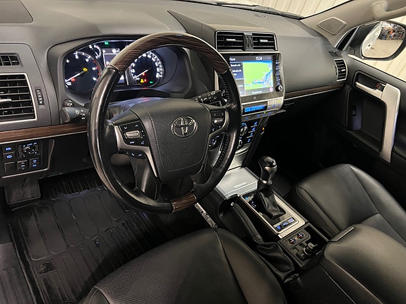 Toyota Land Cruiser 19 of 30