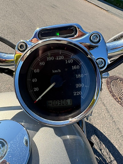 Harley-Davidson XL 883C Custom - kun 9061km - original sykkel 6 of 13