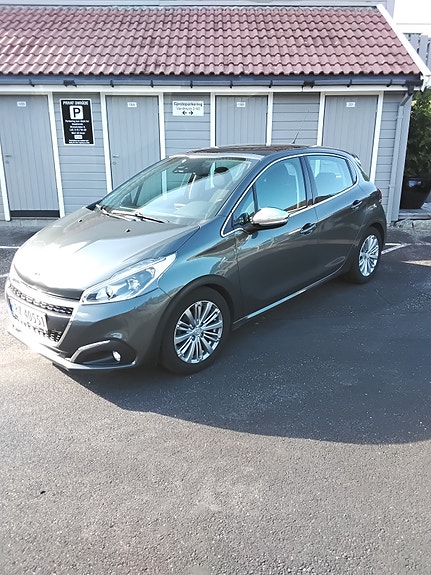 Peugeot 208 3 of 7