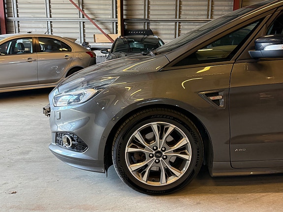 Ford S-MAX 7 of 27