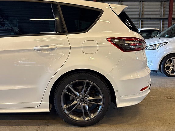 Ford S-MAX 10 of 30