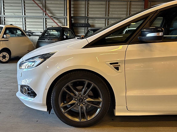 Ford S-MAX 11 of 30