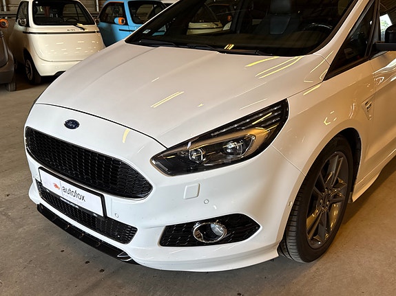 Ford S-MAX 2 of 30