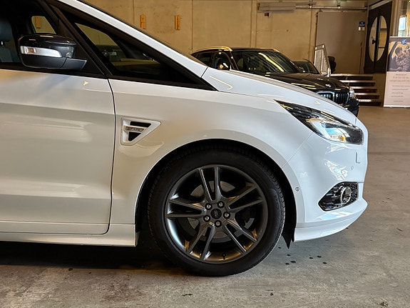 Ford S-MAX 5 of 30