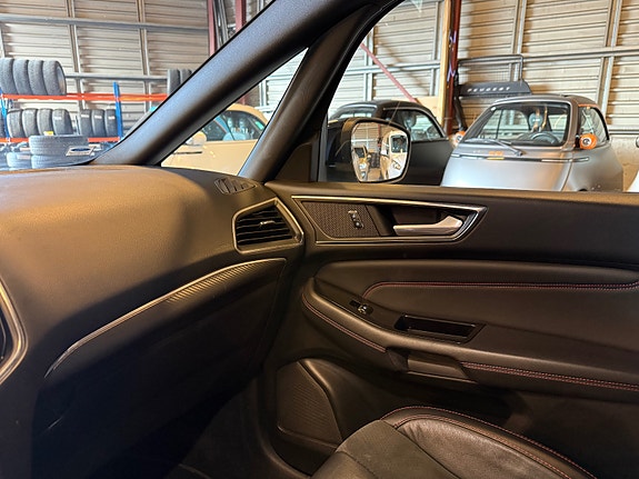 Ford S-MAX 16 of 30