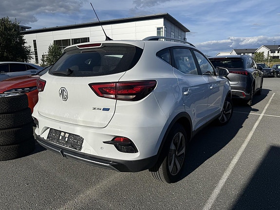 MG ZS EV 2 of 5