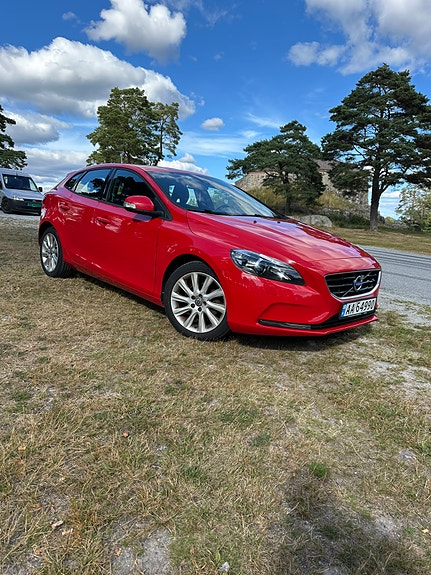 Volvo V40 2 of 30