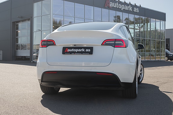 Tesla Model Y 5 of 30