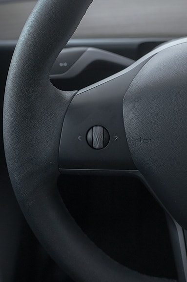 Tesla Model Y 14 of 30