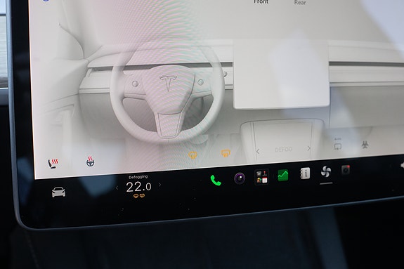 Tesla Model Y 28 of 30