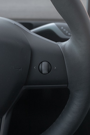 Tesla Model Y 15 of 30