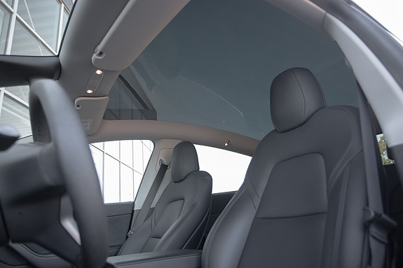 Tesla Model Y 17 of 30