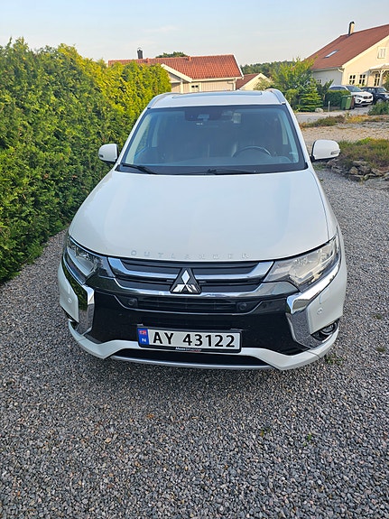 Mitsubishi Outlander 2 of 11