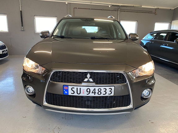 Mitsubishi Outlander 2 of 19