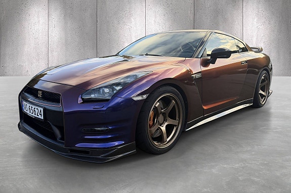 Nissan GT-R 21 of 30