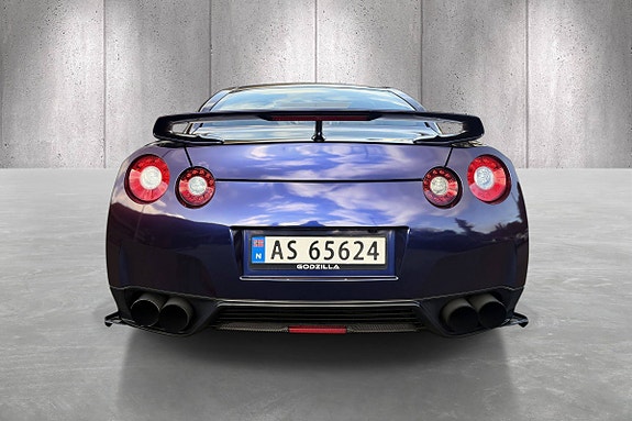 Nissan GT-R 24 of 30