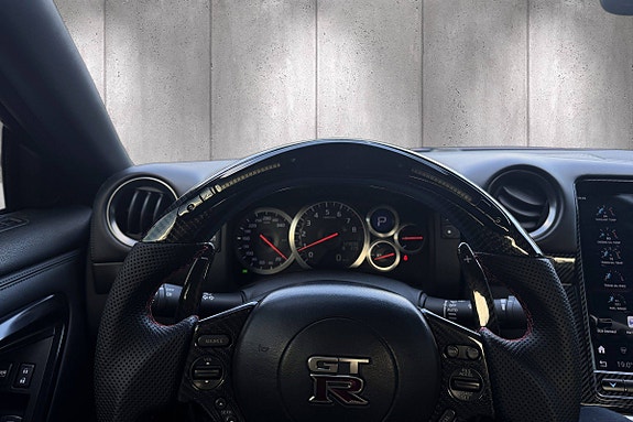 Nissan GT-R 16 of 30