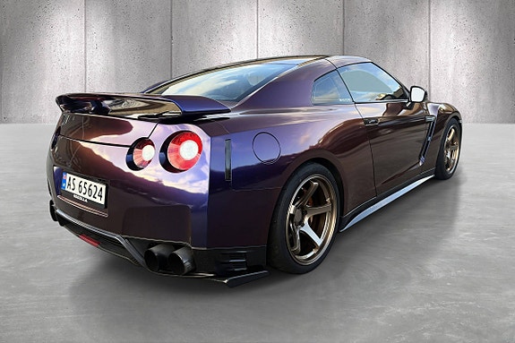 Nissan GT-R 25 of 30