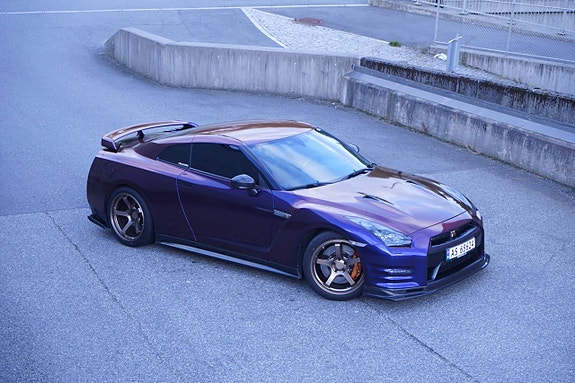Nissan GT-R 2 of 30